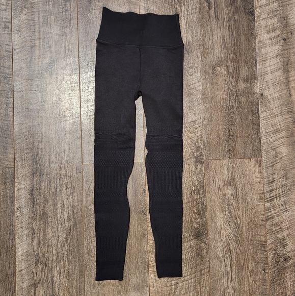 NWT Fabletics High Waisted Sculptknit Macrame 7/8 Leggings - Picture 2 of 5